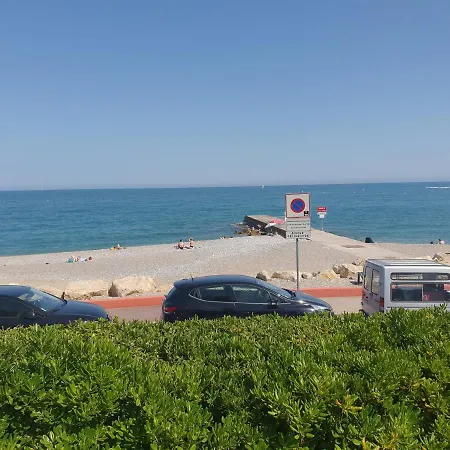 Et Jardin Privatif Devant La Plage Appartement